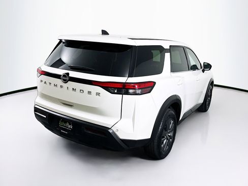 Used 2025 Nissan Pathfinder S image 9