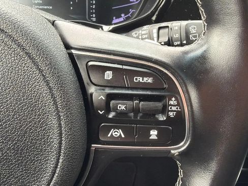 Used 2022 Kia Niro EX FWD image 11