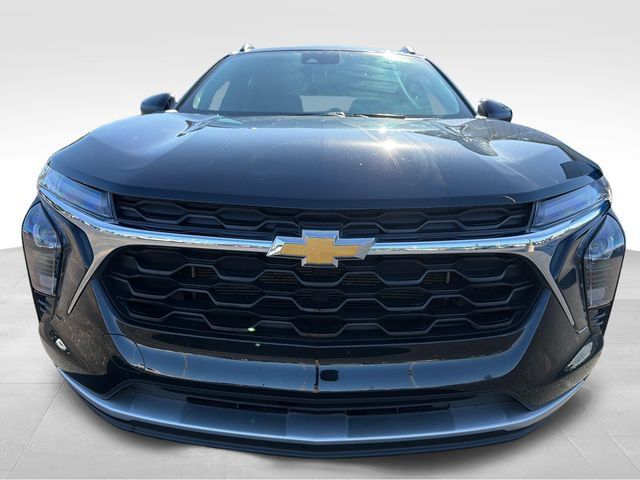 Used 2025 Chevrolet Trax LT FWD image 9