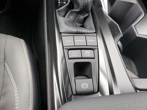 New 2026 Toyota Camry SE FWD image 19