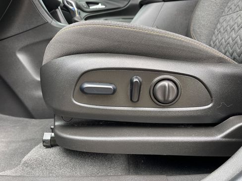 Used 2024 Chevrolet Equinox LT FWD image 15