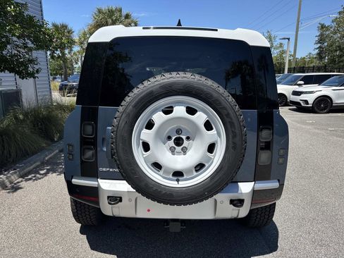 New 2026 Land Rover Defender 110 X-Dynamic SE AWD/4WD image 7