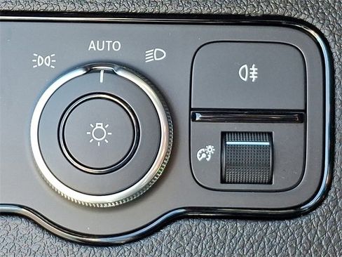 Used 2025 Mercedes-Benz Sprinter 2500 image 21