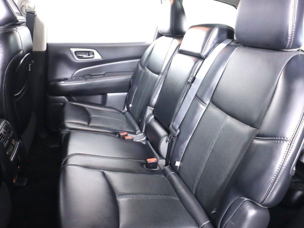 Used 2017 Nissan Pathfinder Platinum AWD/4WD image 43