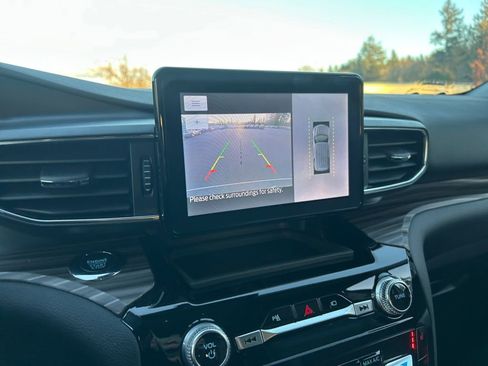 Used 2022 Ford Explorer Limited image 19