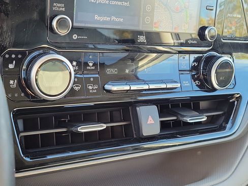 Used 2021 Toyota Highlander Limited image 28