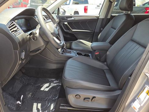 Used 2023 Volkswagen Tiguan SE FWD image 30