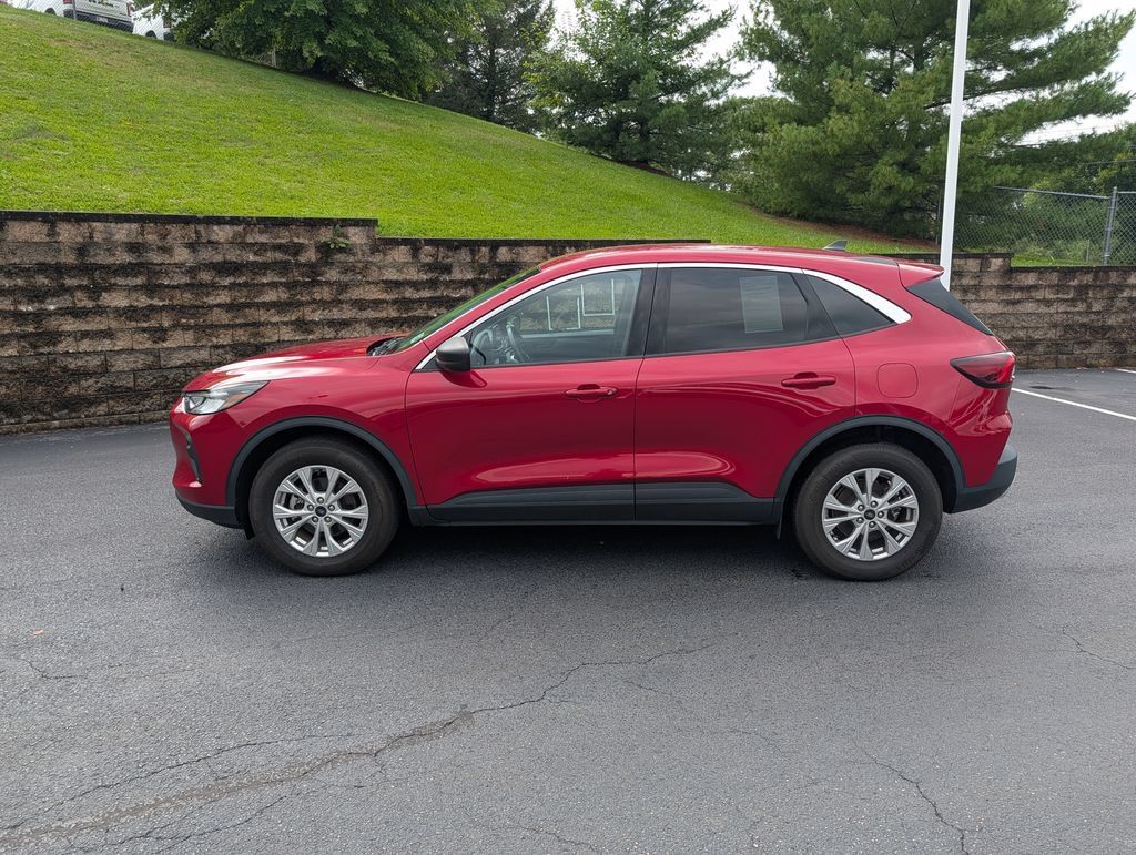 Used 2023 Ford Escape Active AWD/4WD image 9