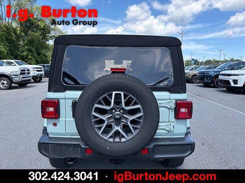 Certified 2024 Jeep Wrangler Unlimited Sahara w/ Technology Group AWD/4WD image 4