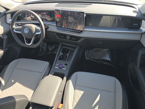 New 2026 Volkswagen Tiguan SE image 17
