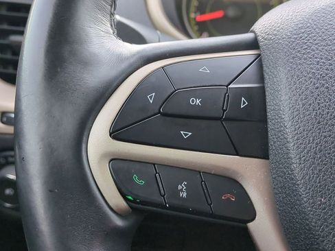 Used 2018 Jeep Cherokee Latitude w/ Cold Weather Group image 29