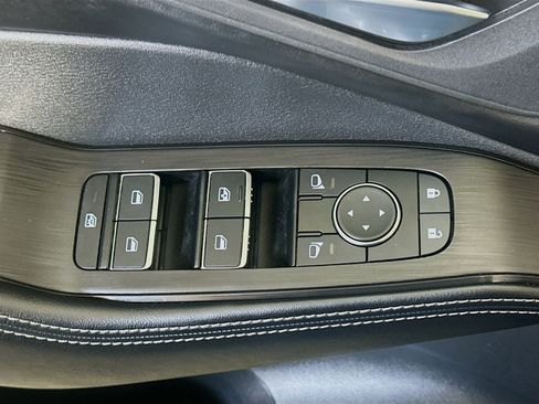 Used 2025 Nissan Rogue SL AWD/4WD image 15