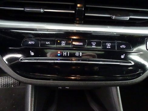 Certified 2024 Buick Envista Avenir image 13