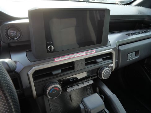 Certified 2024 Toyota Tacoma SR5 AWD/4WD image 23