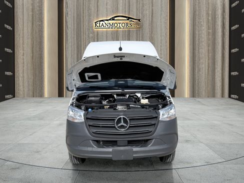 Used 2025 Mercedes-Benz Sprinter 2500 image 18