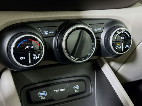 Certified 2024 Hyundai Venue SEL FWD image 8