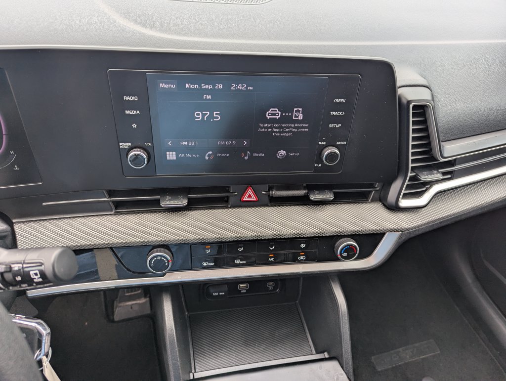 Used 2023 Kia Sportage LX AWD/4WD image 15