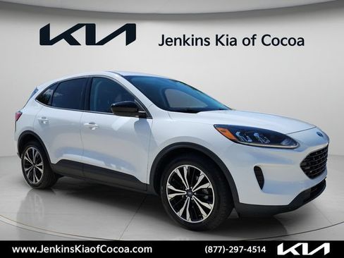 Used 2022 Ford Escape SE w/ SE Sport Appearance Package FWD image 1