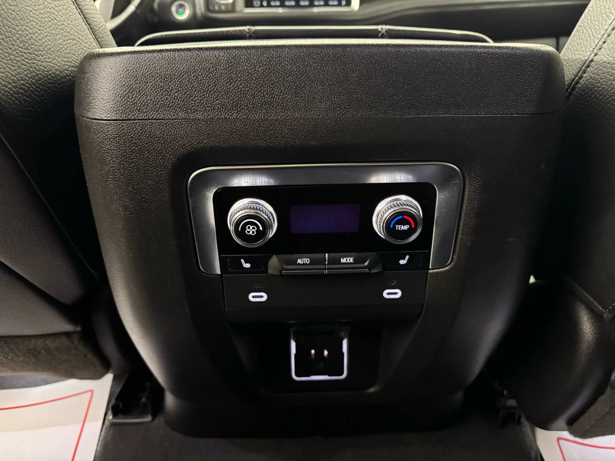 Used 2022 GMC Yukon Denali w/ Advanced Technology Package AWD/4WD image 14