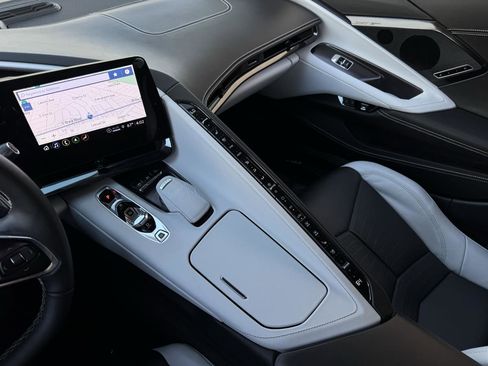 Used 2023 Chevrolet Corvette Stingray Premium Cpe w/ Z51 Performance Package image 26