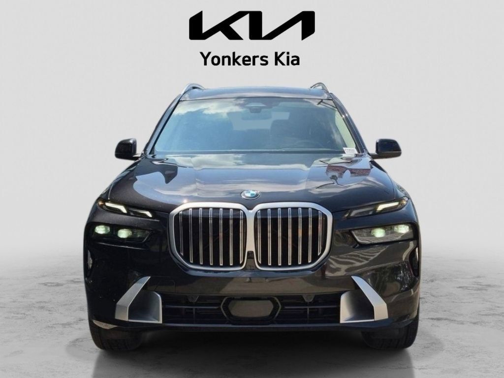 Used 2025 BMW X7 xDrive40i AWD/4WD image 3