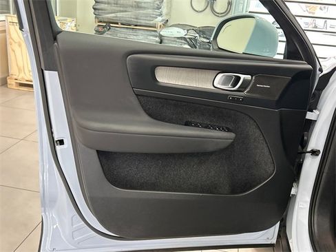 Certified 2024 Volvo XC40 B5 Plus w/ Protection Package Premier image 9