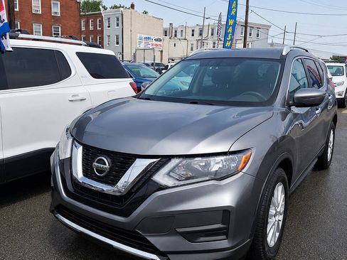 Used 2018 Nissan Rogue SV FWD image 1