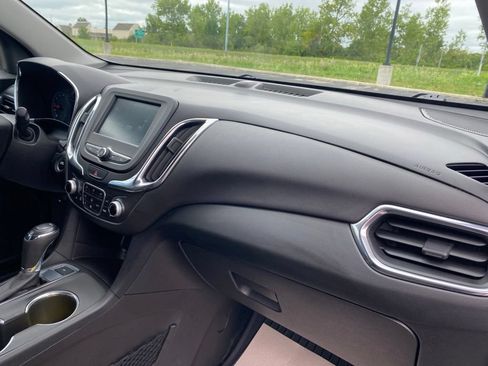 Used 2018 Chevrolet Equinox LT FWD image 17