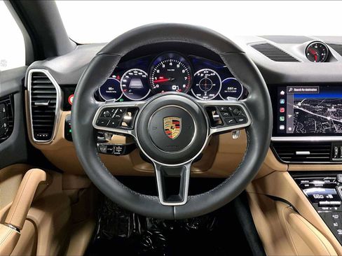 Used 2023 Porsche Cayenne image 18