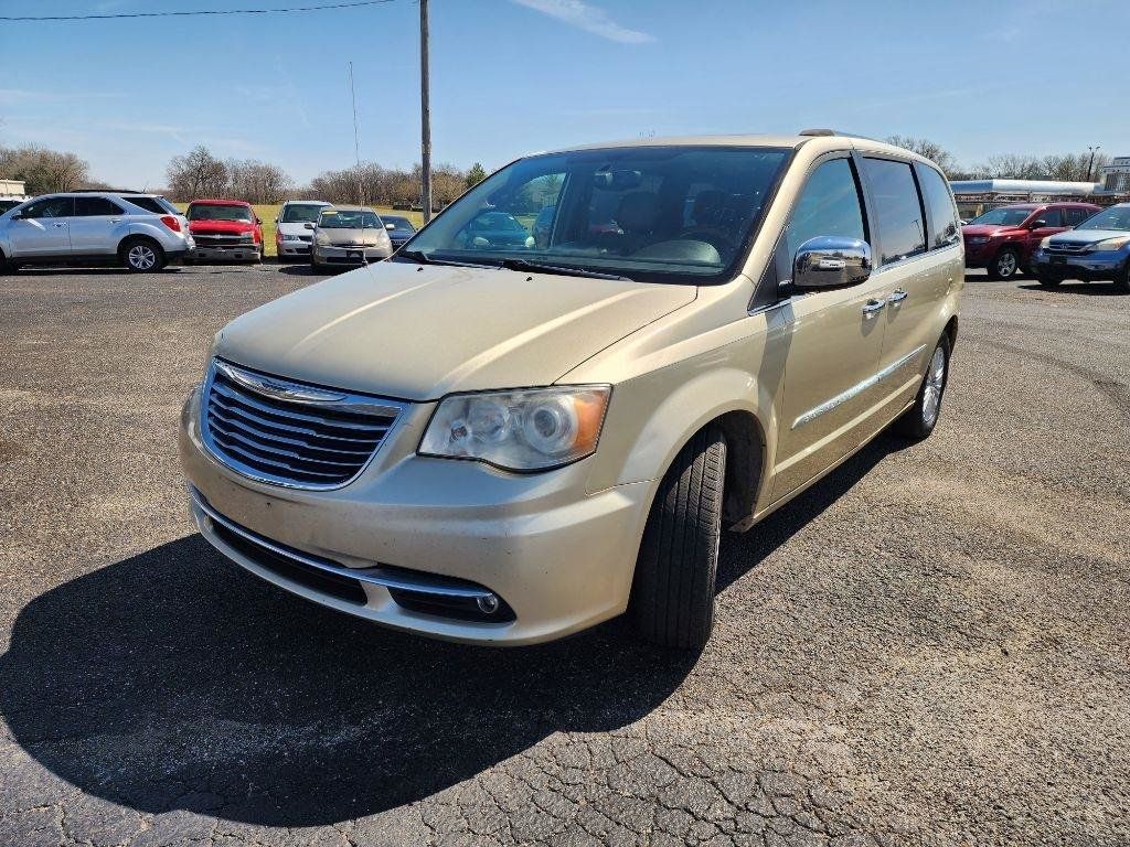 Used 2012 Chrysler Town & Country Limited w/ Luxury Group FWD image 11