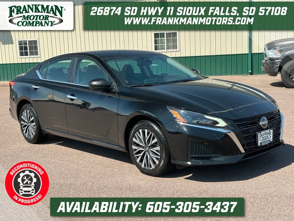 Used 2025 Nissan Altima 2.5 SV AWD/4WD image 1