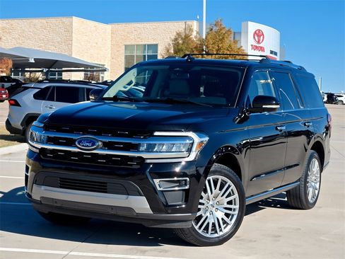 Used 2024 Ford Expedition Limited image 2