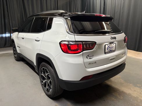 Used 2025 Jeep Compass Limited AWD/4WD image 7