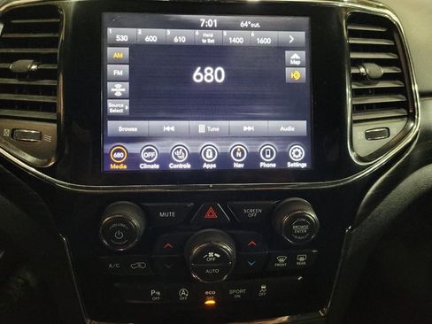 Used 2020 Jeep Grand Cherokee Altitude AWD/4WD image 25