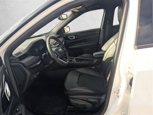 Used 2025 Jeep Compass Trailhawk AWD/4WD image 15