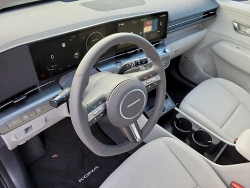 Used 2024 Hyundai Kona Limited FWD image 17
