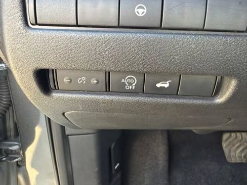 Used 2025 Nissan Rogue SV FWD image 11