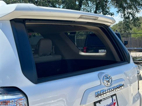 Used 2018 Toyota 4Runner SR5 Premium RWD image 15