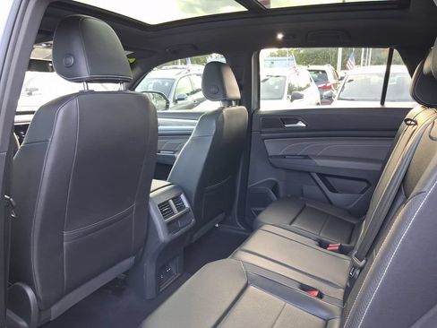 Certified 2023 Volkswagen Atlas Cross Sport SE w/ Panoramic Sunroof Package FWD image 7