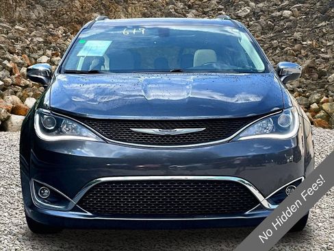 Used 2019 Chrysler Pacifica Limited FWD image 3