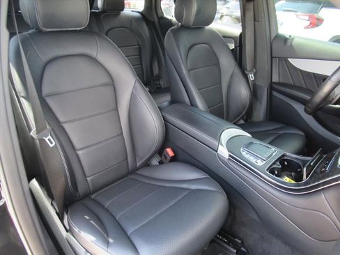 Used 2022 Mercedes-Benz GLC 300 4MATIC image 9