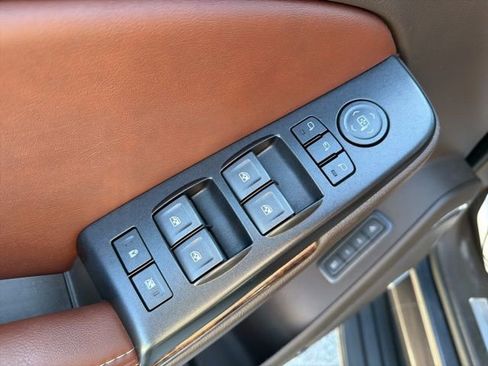 Used 2018 Chevrolet Tahoe Premier AWD/4WD image 22