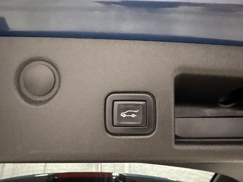 Used 2024 Chevrolet Equinox Premier AWD/4WD image 40