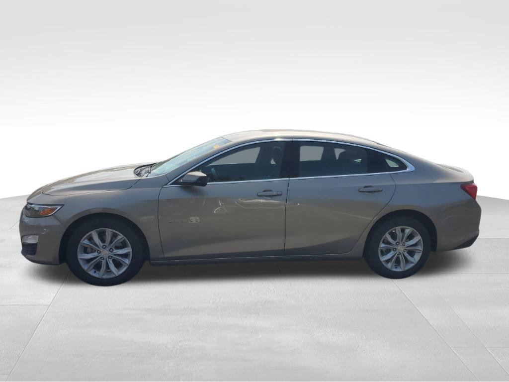 Used 2025 Chevrolet Malibu LT FWD image 2