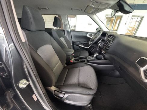 Used 2025 Kia Soul LX w/ LX Technology Package FWD image 34