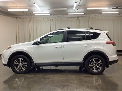 Used 2017 Toyota RAV4 XLE image 9