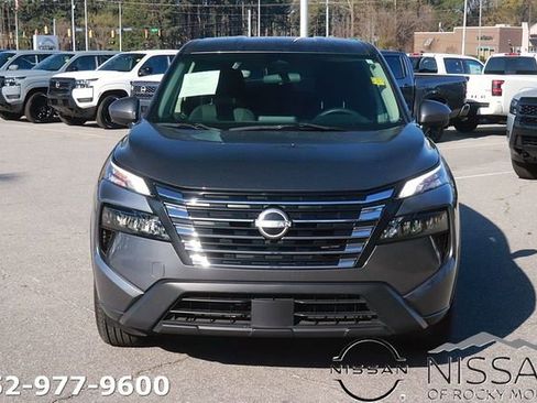 Used 2024 Nissan Rogue SV FWD image 3