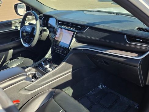 Used 2024 Jeep Grand Cherokee L Limited w/ Luxury Tech Group II image 9