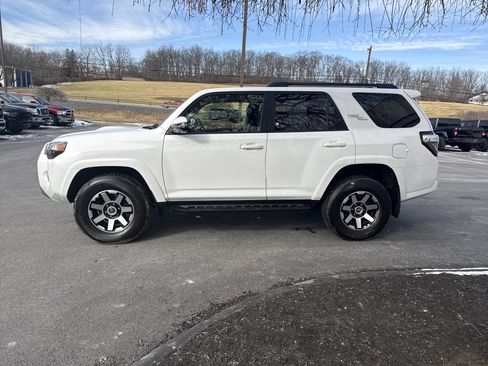 Used 2024 Toyota 4Runner TRD Off-Road Premium image 7