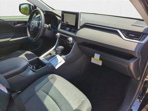 New 2025 Toyota RAV4 XLE image 27